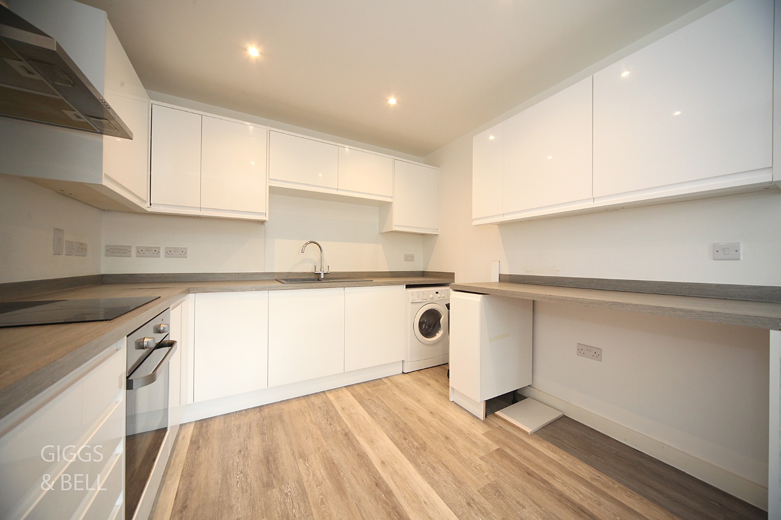 2 bed flat for sale in Ridgway Road, Luton 4