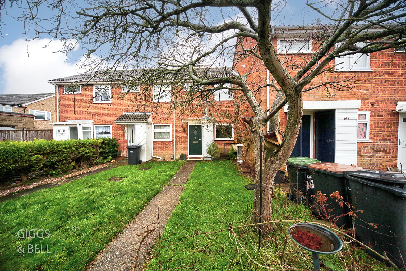 2 bed terraced house for sale in Telscombe Way, Luton  - Property Image 1