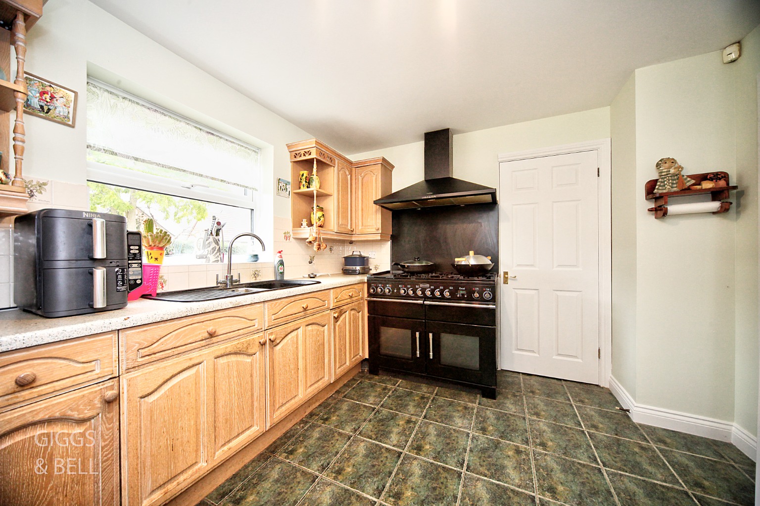 4 bed detached house for sale in Rackham Drive, Luton  - Property Image 10