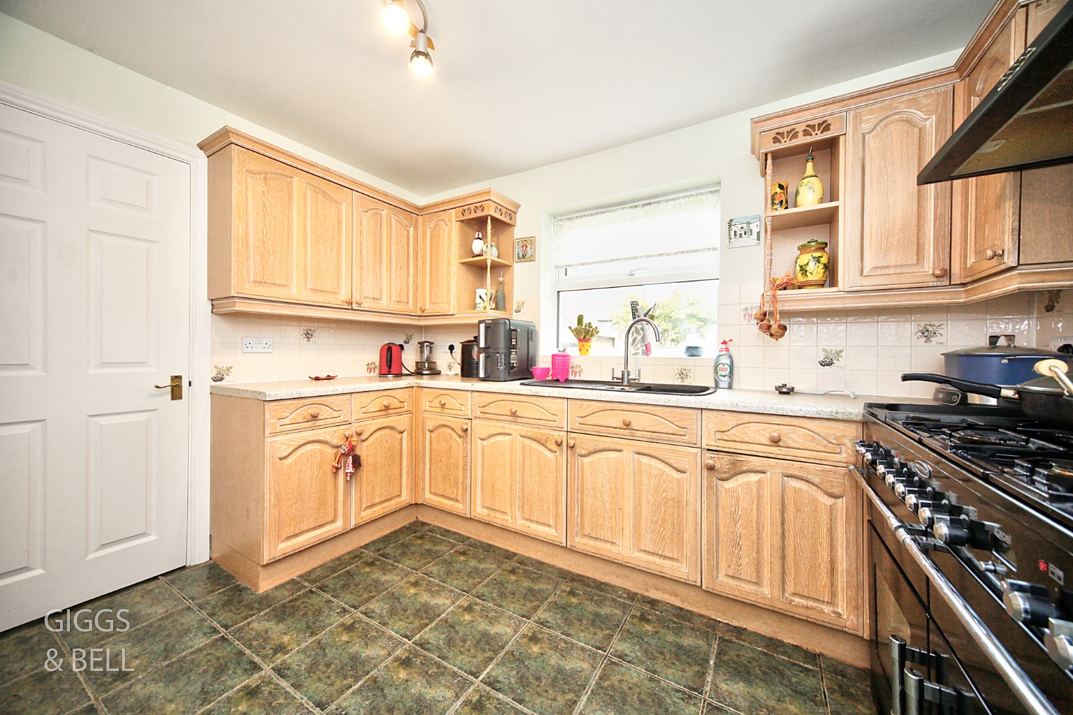 4 bed detached house for sale in Rackham Drive, Luton  - Property Image 9