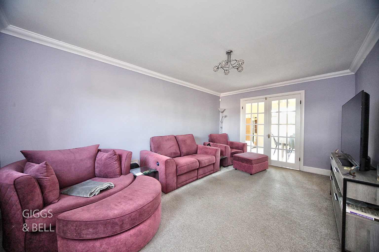4 bed detached house for sale in Farley Hill, Luton  - Property Image 2