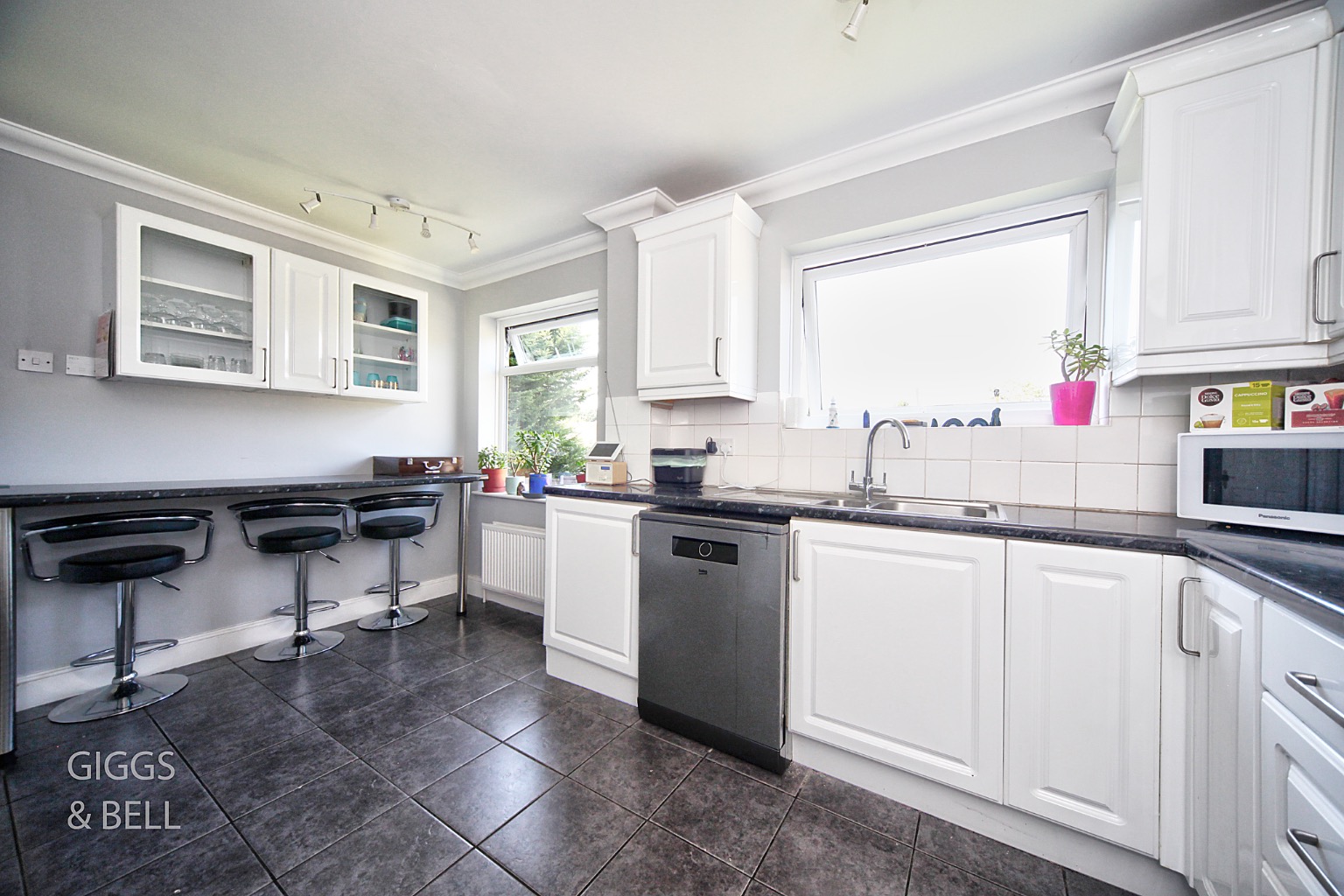 4 bed detached house for sale in Farley Hill, Luton  - Property Image 8