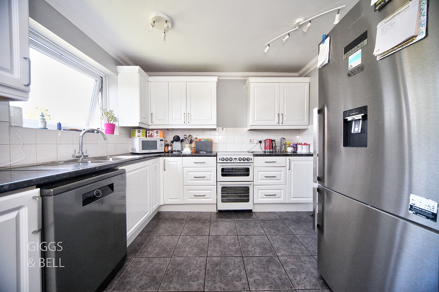 4 bed detached house for sale in Farley Hill, Luton  - Property Image 7