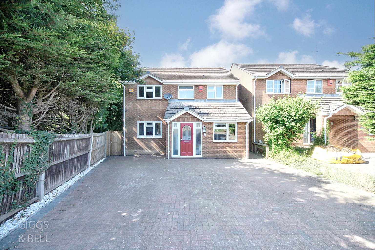 4 bed detached house for sale in Farley Hill, Luton  - Property Image 1