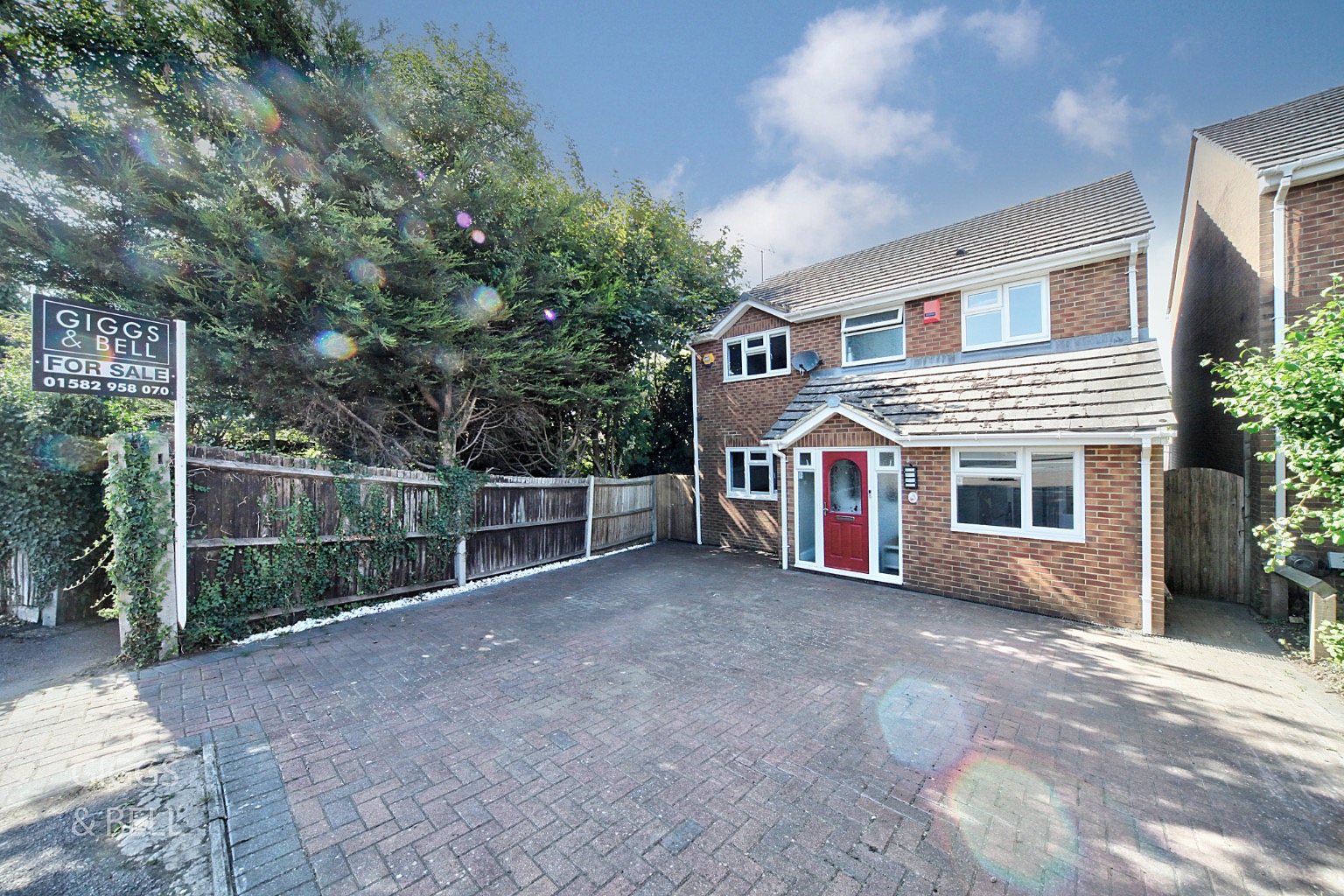 4 bed detached house for sale in Farley Hill, Luton 22