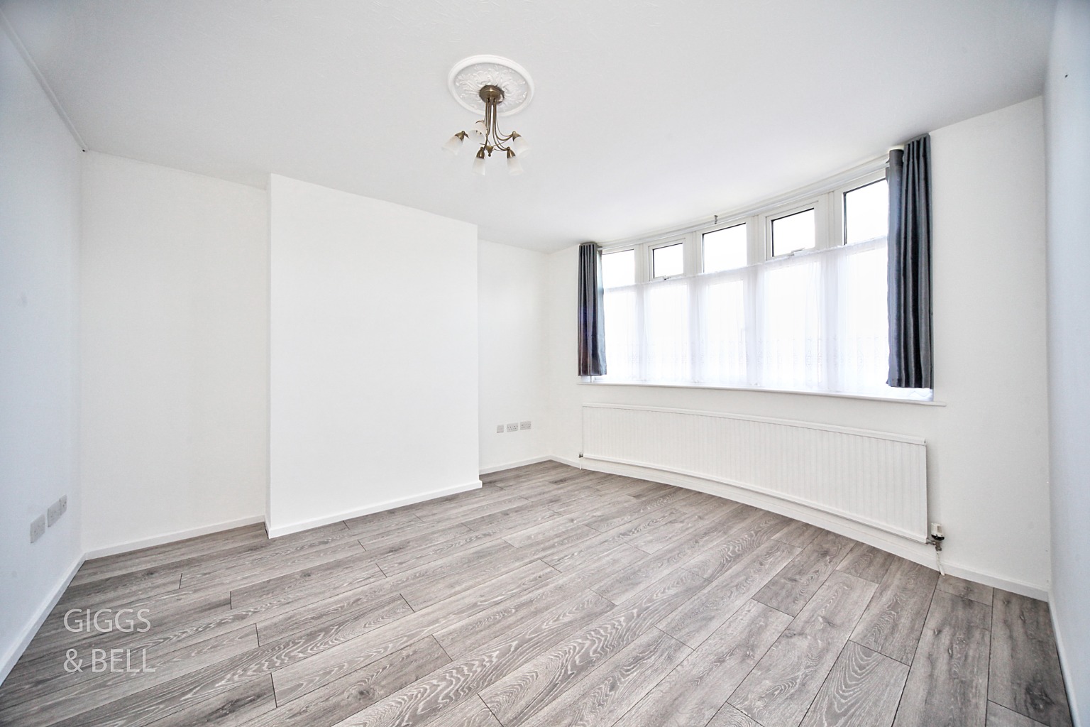 3 bed semi-detached house for sale in Hillary Crescent, Luton 2