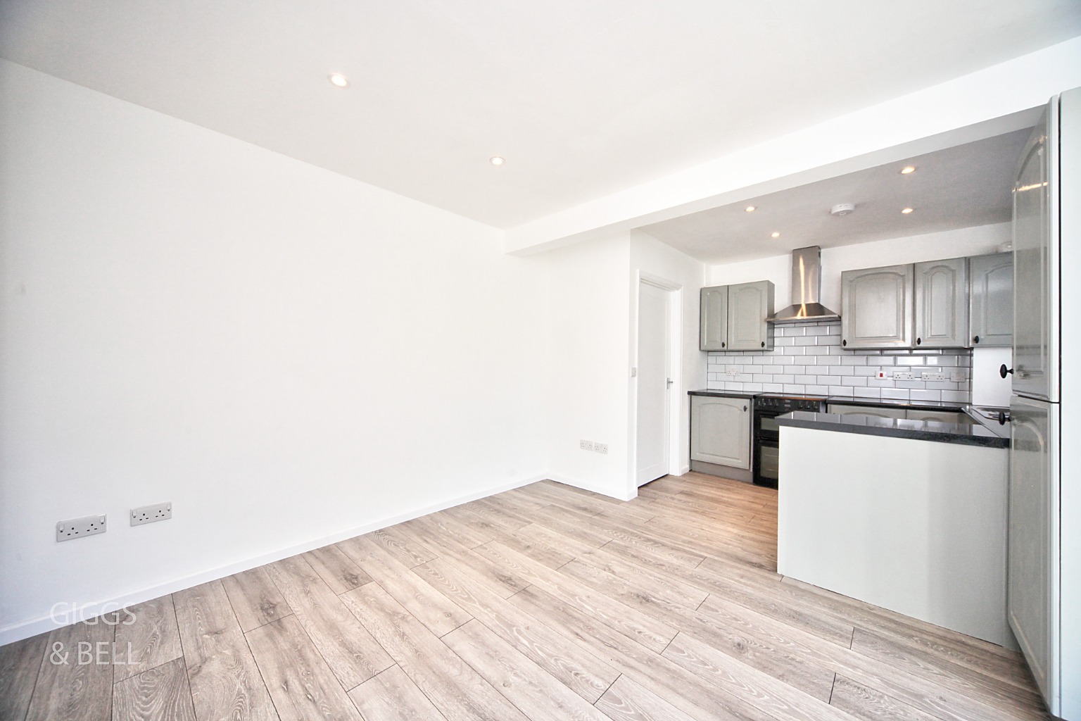 3 bed semi-detached house for sale in Hillary Crescent, Luton 6