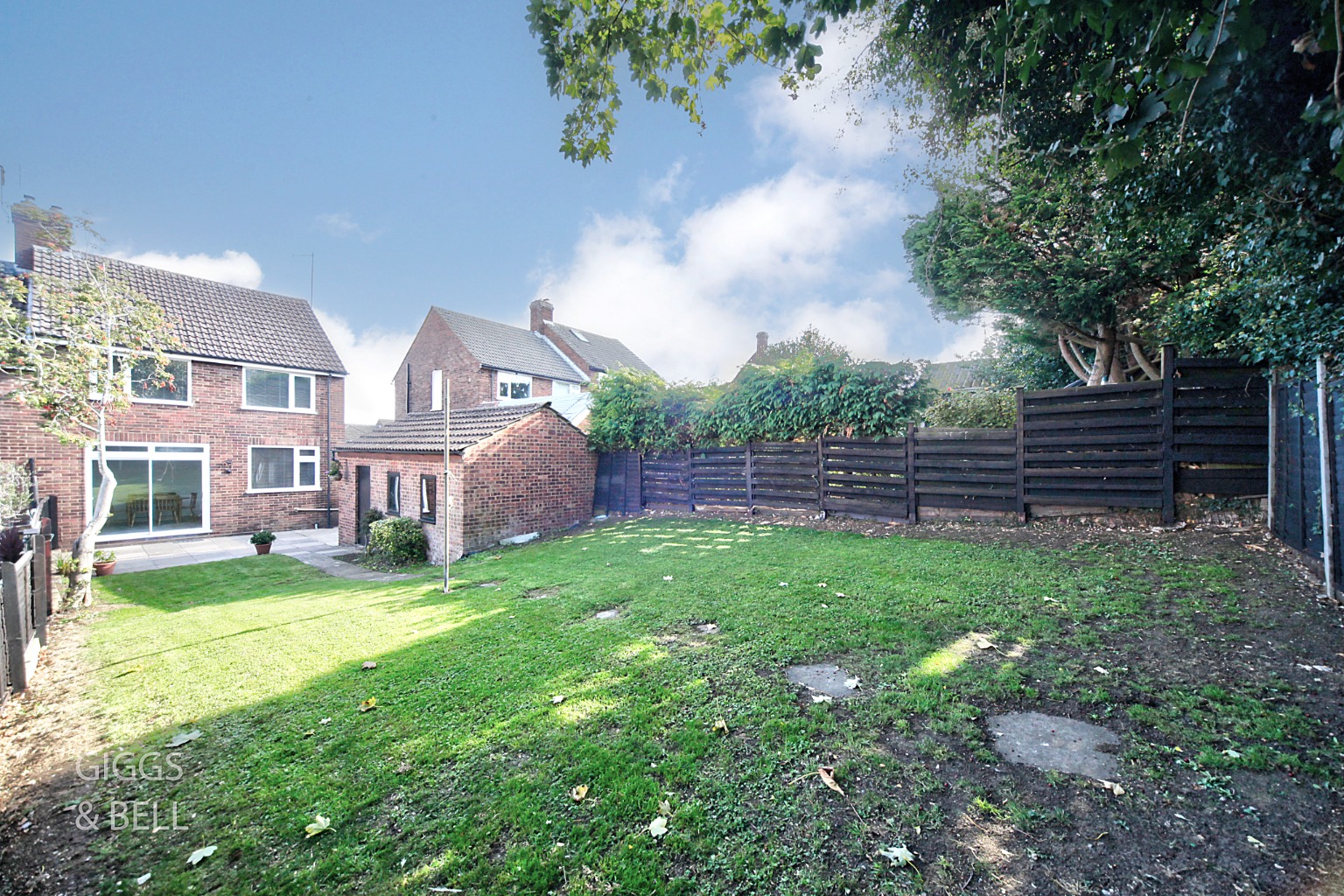 3 bed semi-detached house for sale in Hillary Crescent, Luton  - Property Image 21