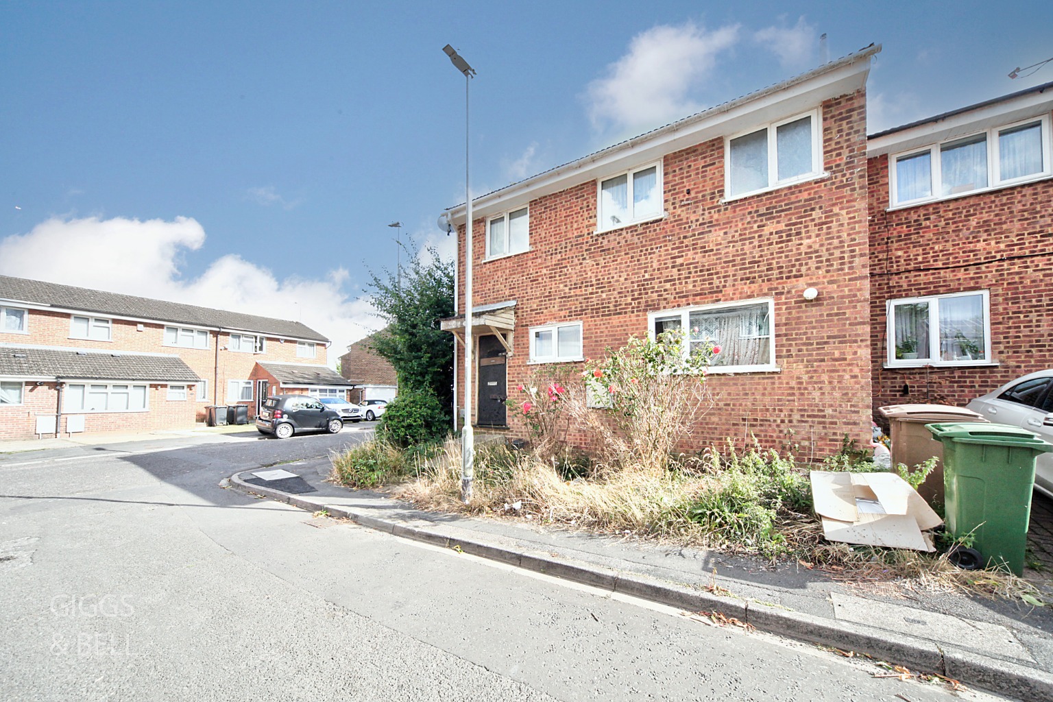 3 bed end of terrace house for sale in Wolston Close, Luton  - Property Image 2
