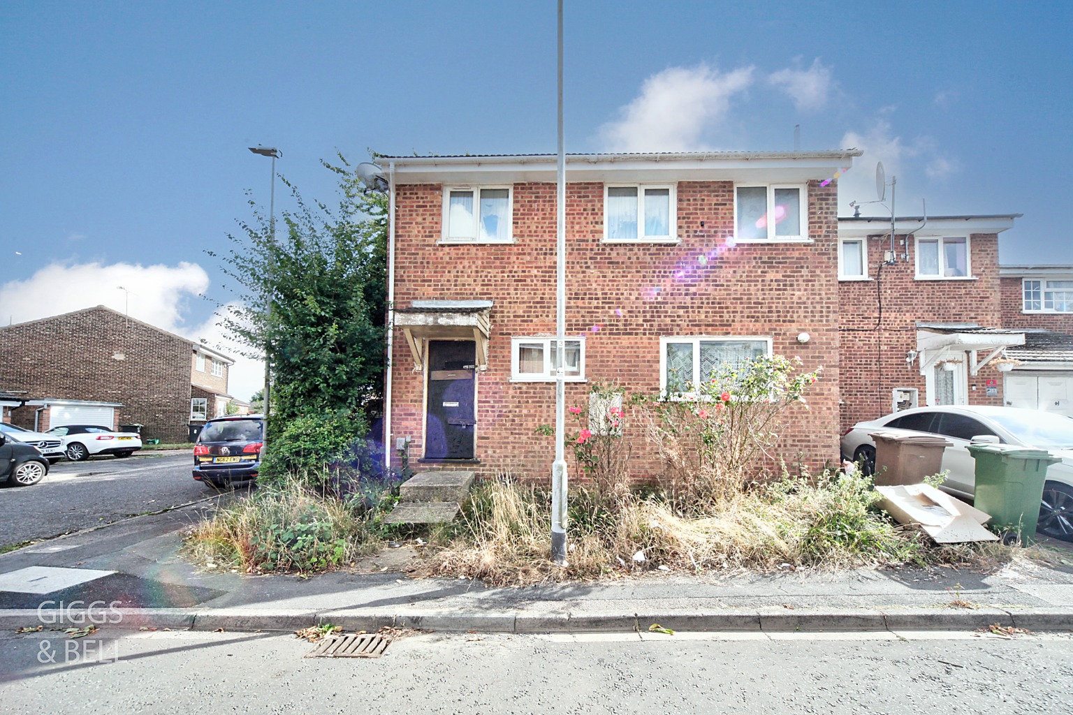 3 bed end of terrace house for sale in Wolston Close, Luton, LU1 
