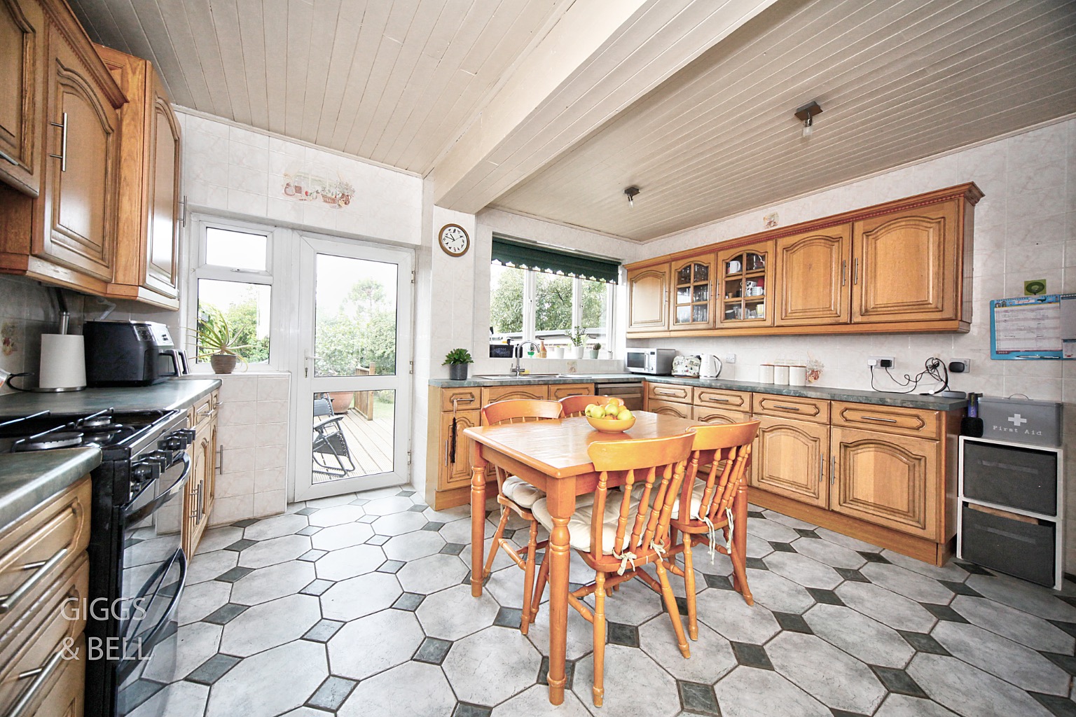 5 bed semi-detached house for sale in Wychwood Avenue, Luton  - Property Image 5