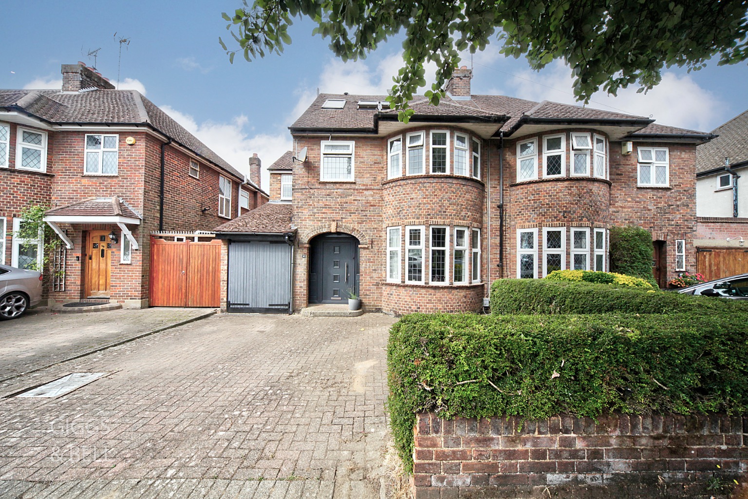5 bed semi-detached house for sale in Wychwood Avenue, Luton - Property Image 1