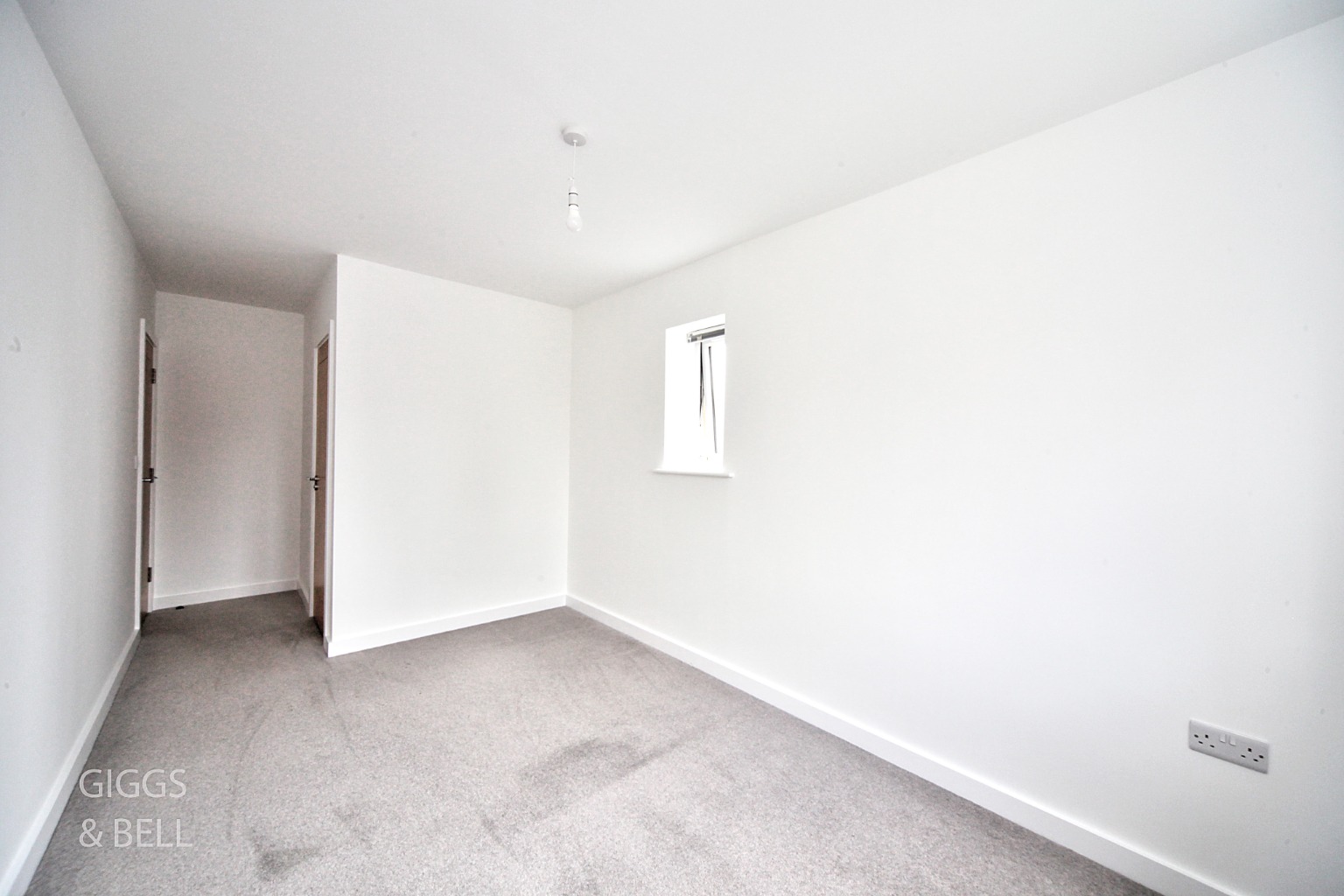 2 bed flat for sale in Ridgway Road, Luton  - Property Image 3