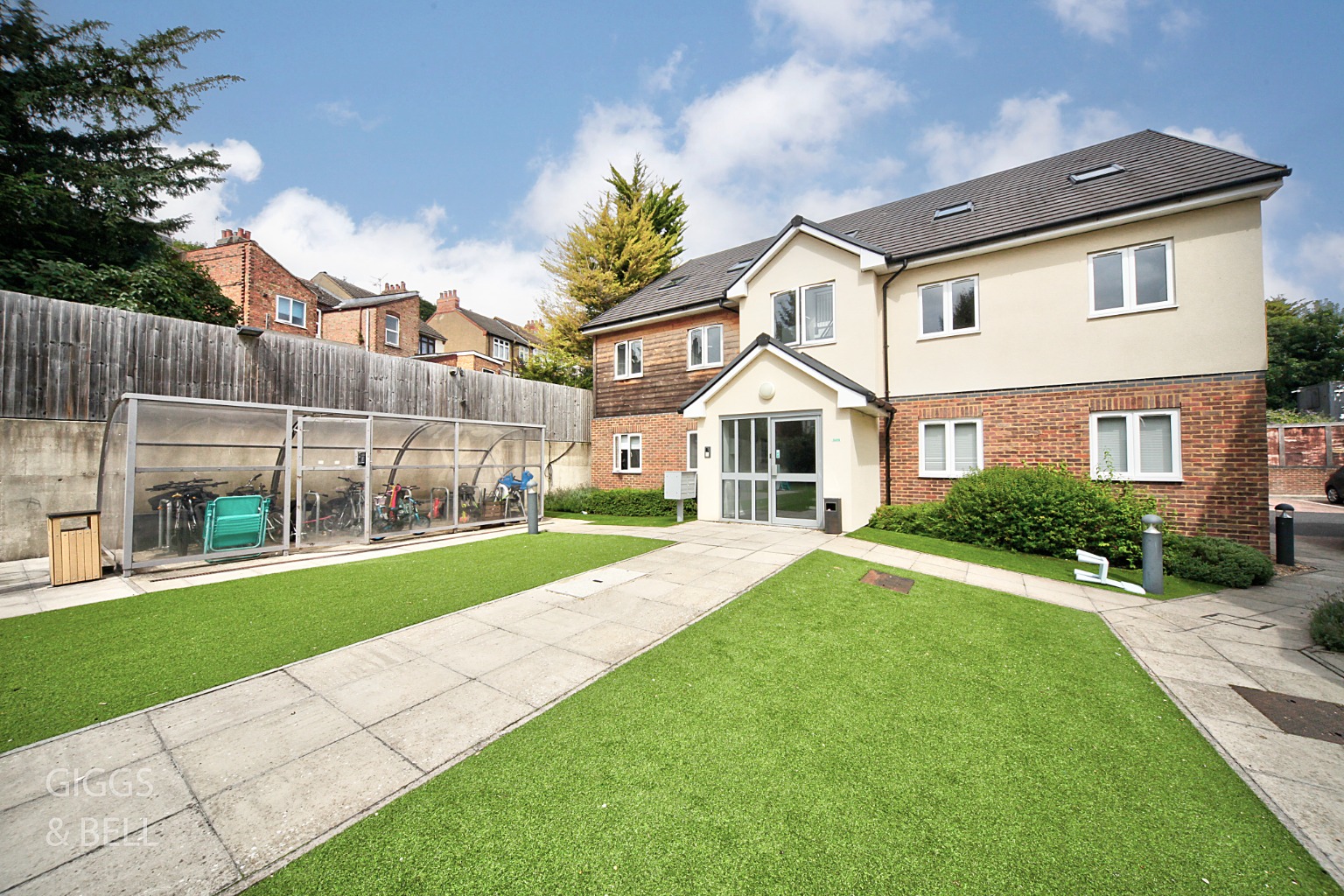 2 bed flat for sale in Ridgway Road, Luton, LU2 