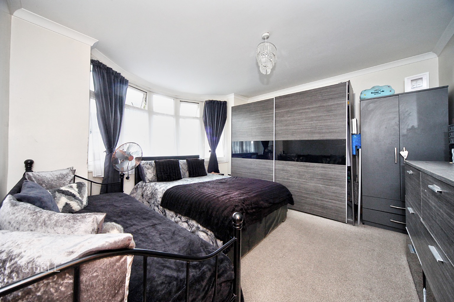 3 bed end of terrace house for sale in Nunnery Lane, Luton 8