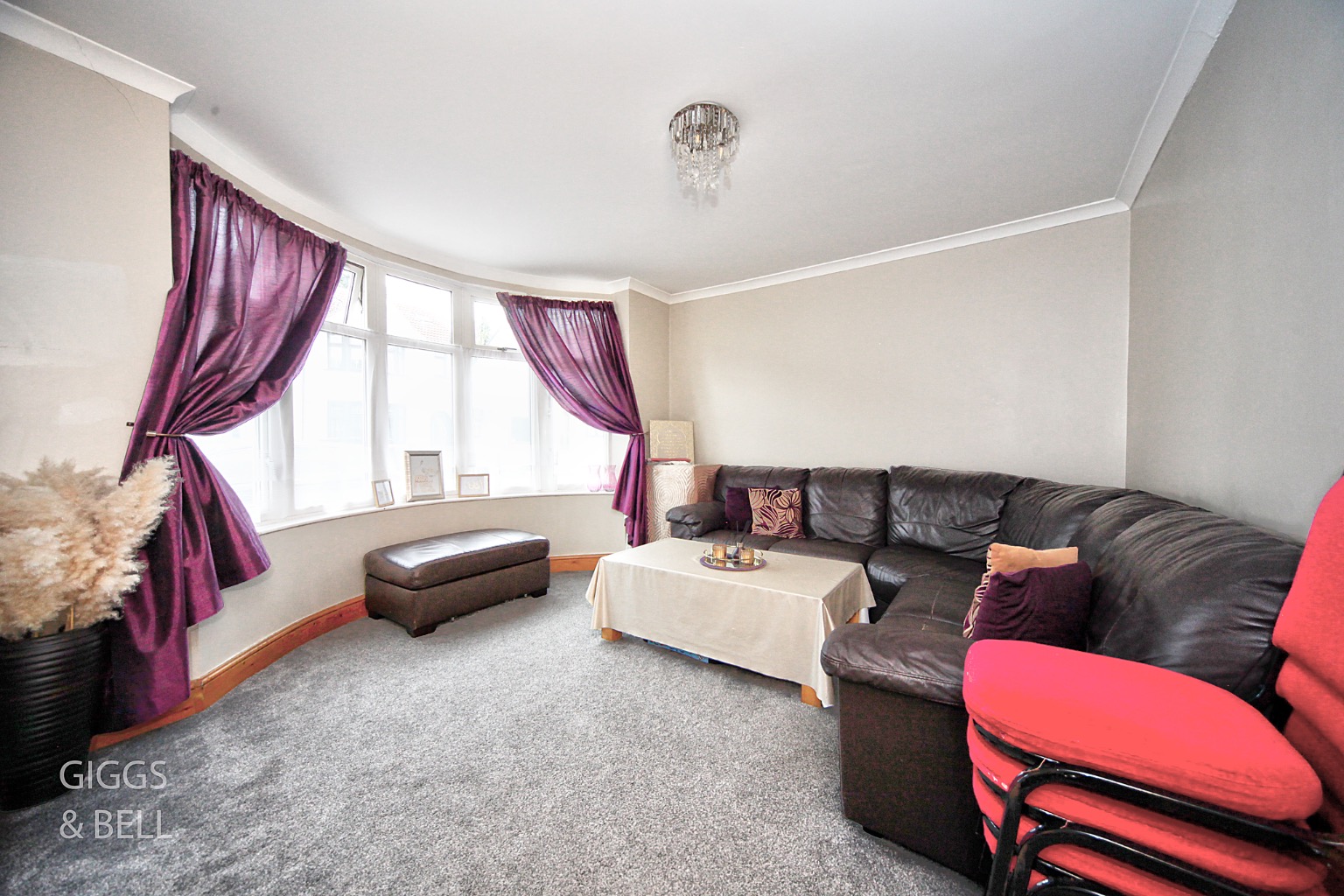 3 bed end of terrace house for sale in Nunnery Lane, Luton  - Property Image 2