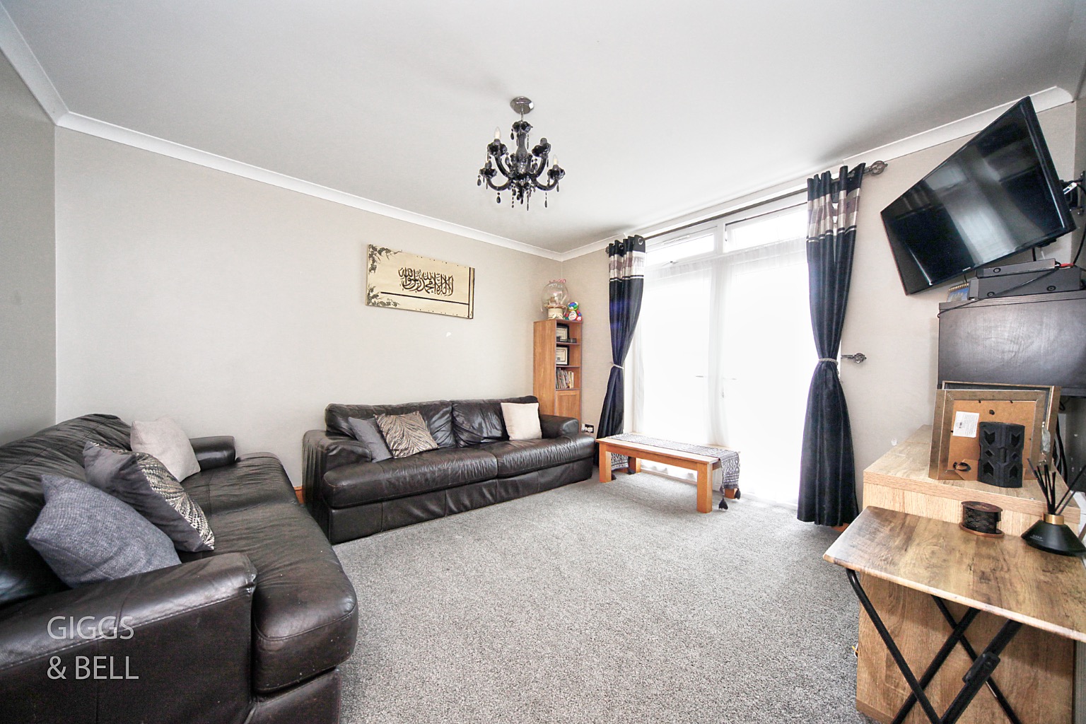 3 bed end of terrace house for sale in Nunnery Lane, Luton  - Property Image 3