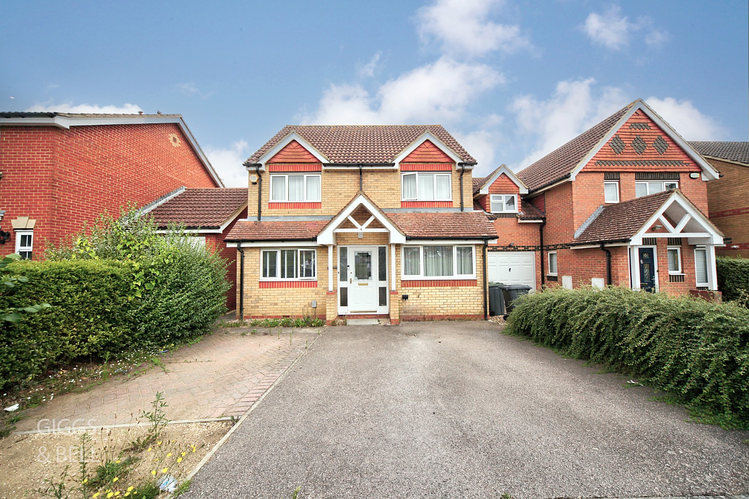 5 bed detached house for sale in Villiers Close, Luton - Property Image 1
