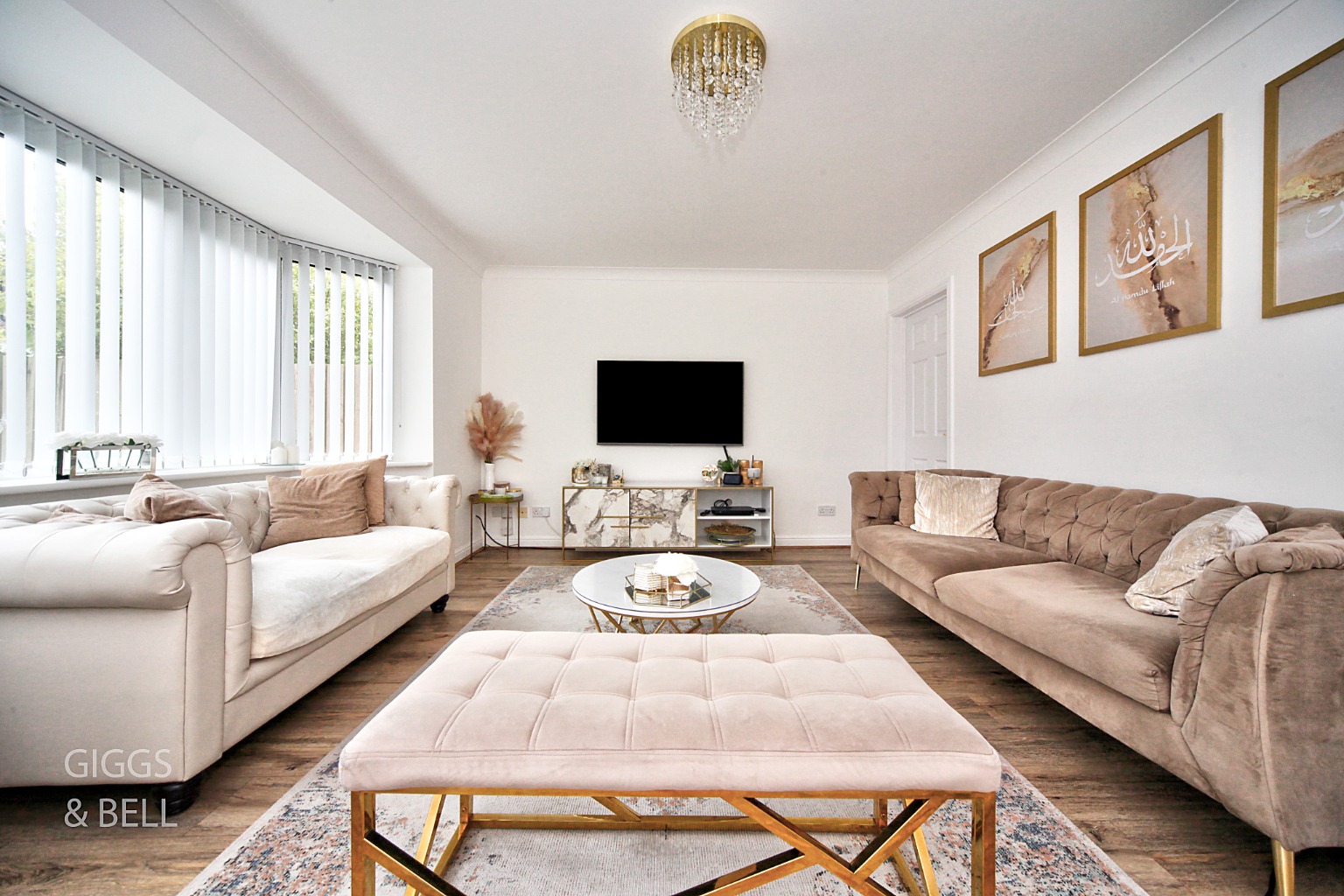 5 bed detached house for sale in Villiers Close, Luton 1