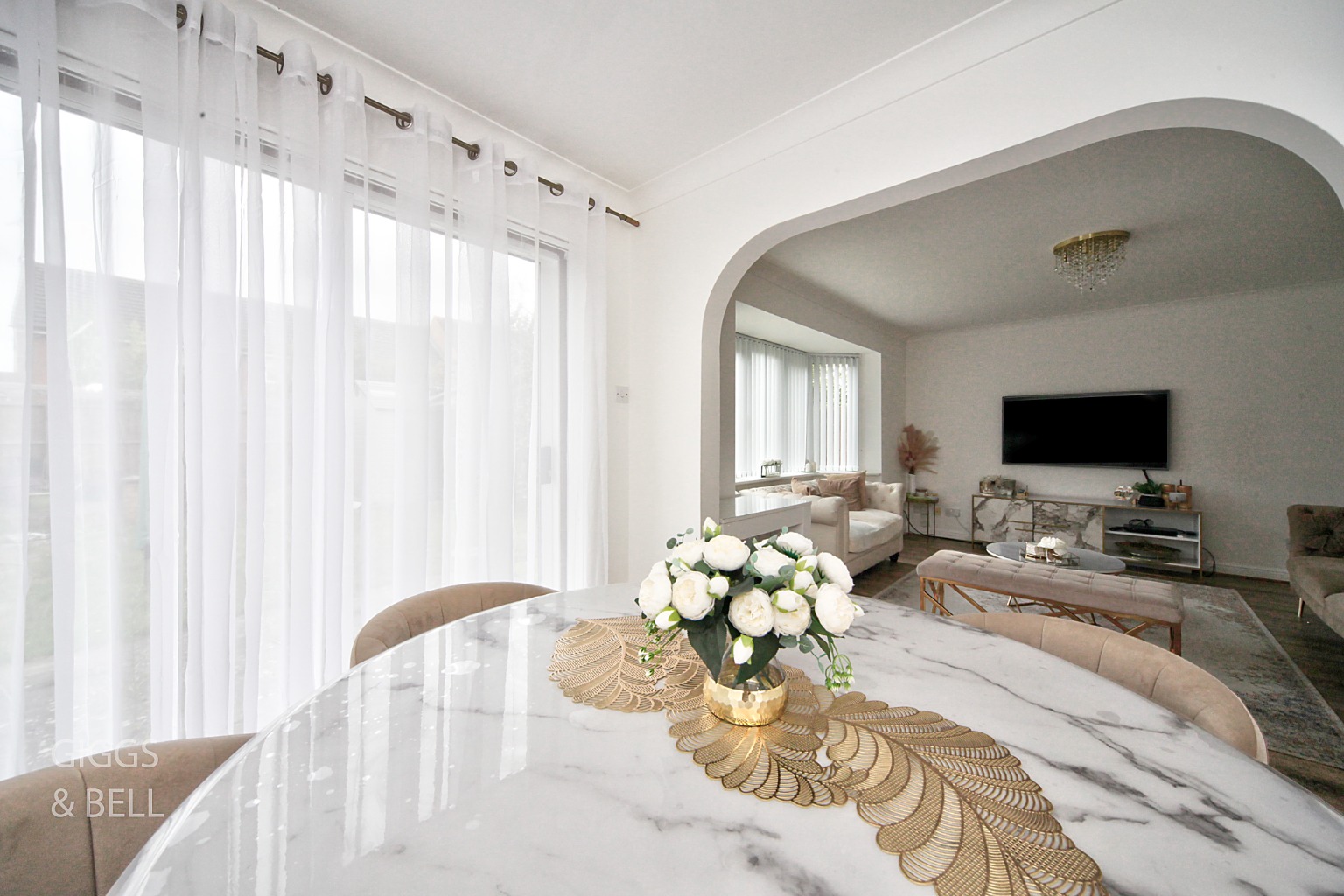 5 bed detached house for sale in Villiers Close, Luton 5