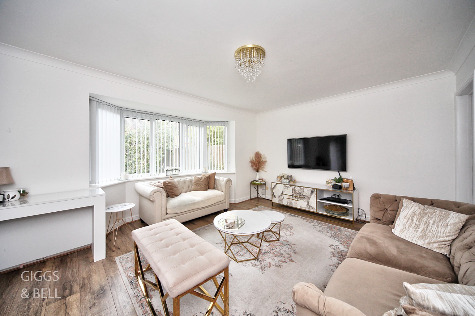 5 bed detached house for sale in Villiers Close, Luton 3