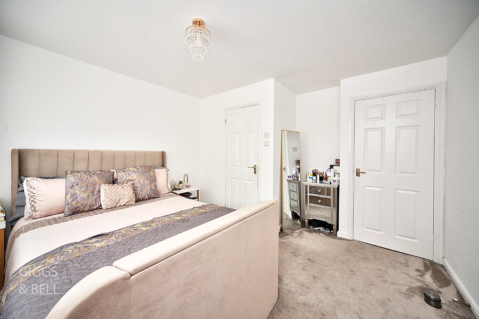 5 bed detached house for sale in Villiers Close, Luton 13