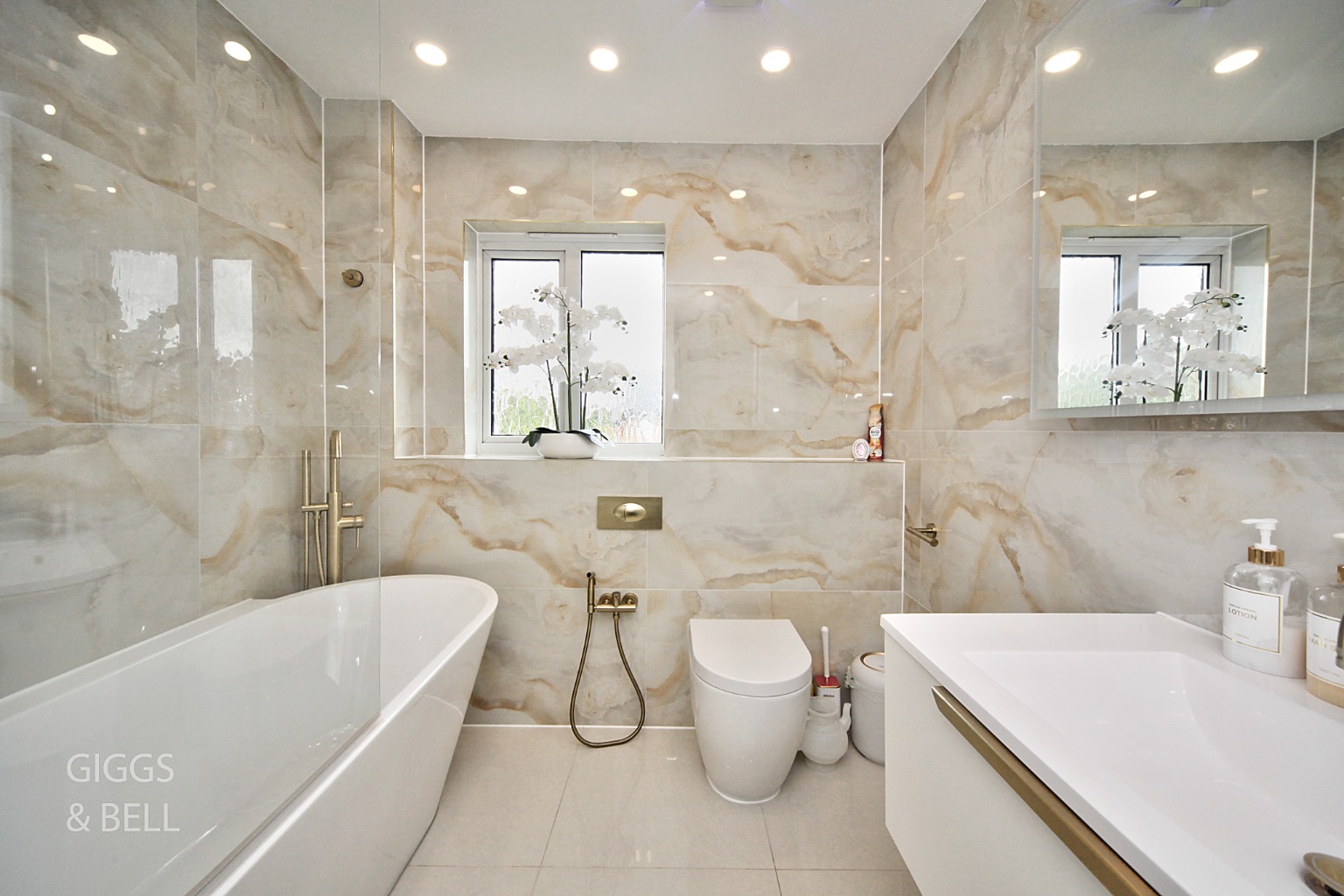 5 bed detached house for sale in Villiers Close, Luton 22