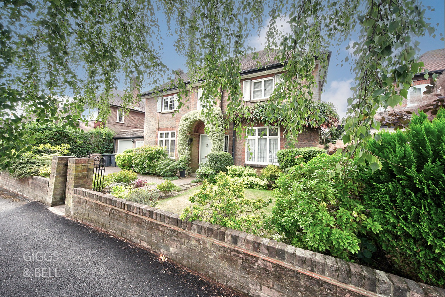 3 bed detached house for sale in Whitehill Avenue, Luton, LU1 