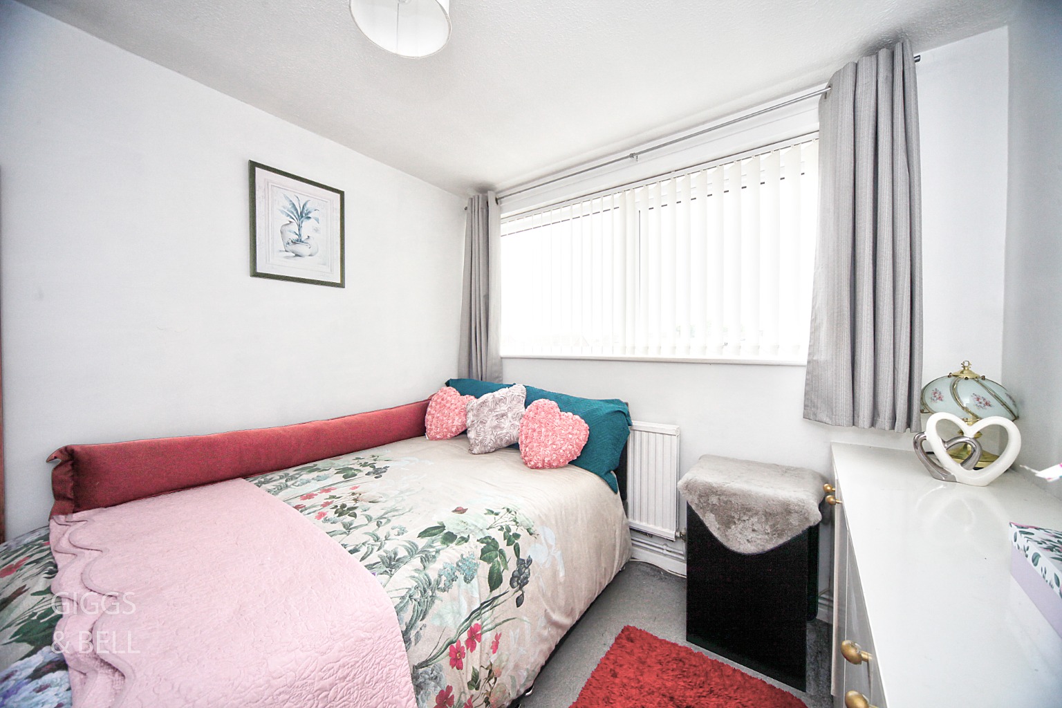 3 bed town house for sale in St Michaels Avenue, Dunstable  - Property Image 4