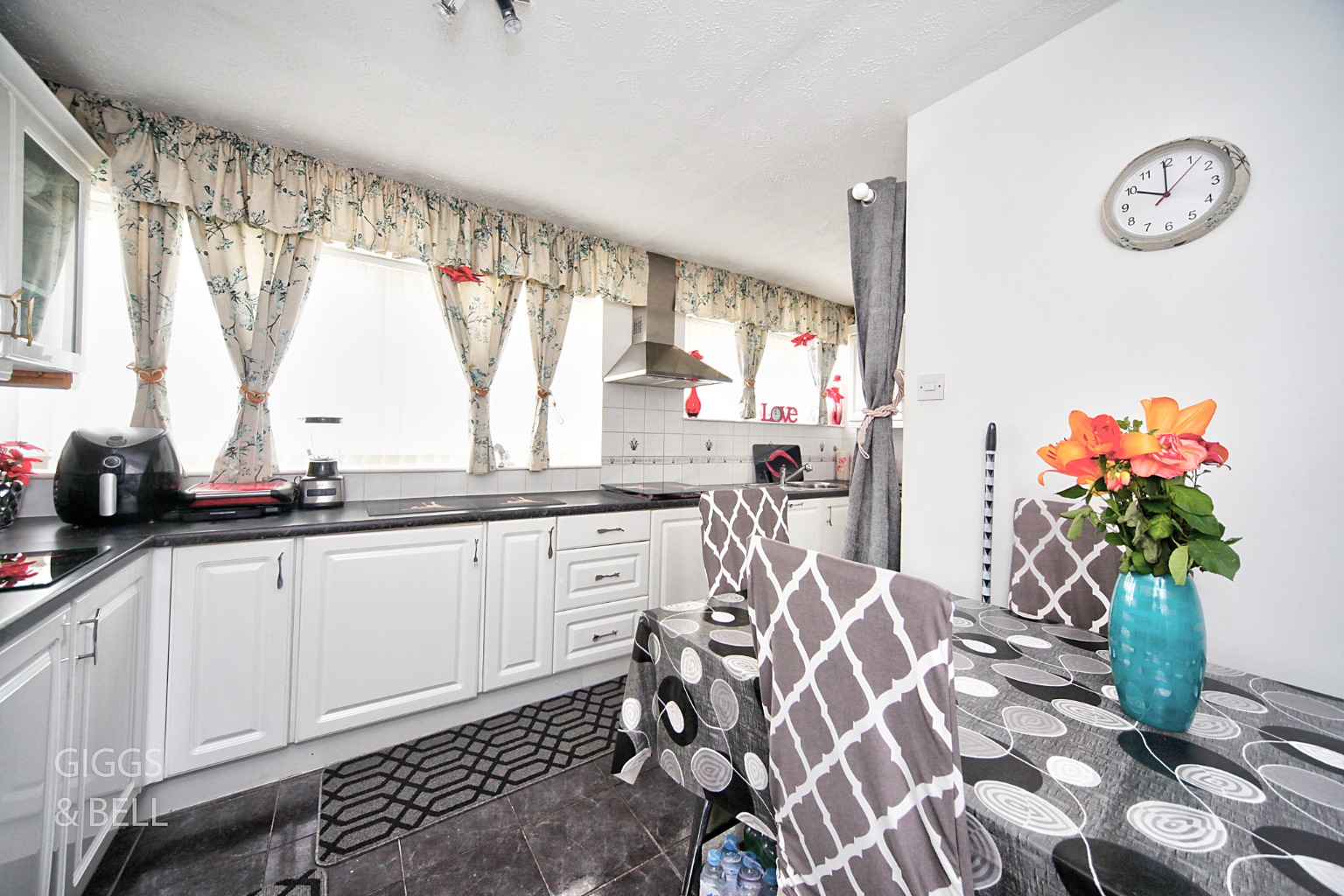 3 bed town house for sale in St Michaels Avenue, Dunstable  - Property Image 7