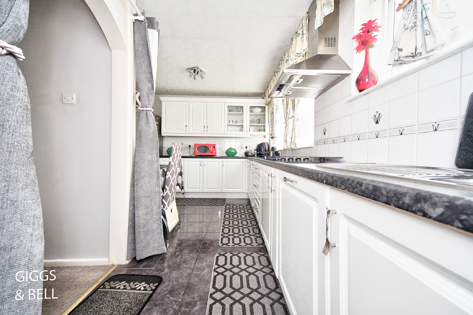 3 bed town house for sale in St Michaels Avenue, Dunstable  - Property Image 5