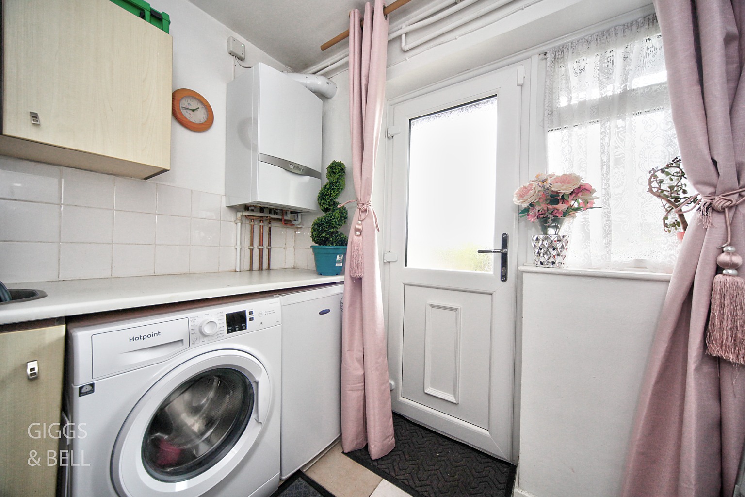 3 bed town house for sale in St Michaels Avenue, Dunstable  - Property Image 3