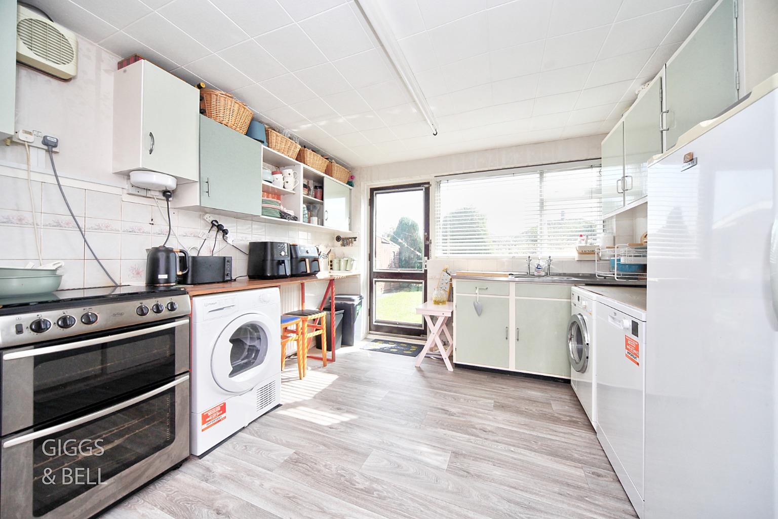 4 bed semi-detached house for sale in Galston Road, Luton  - Property Image 6