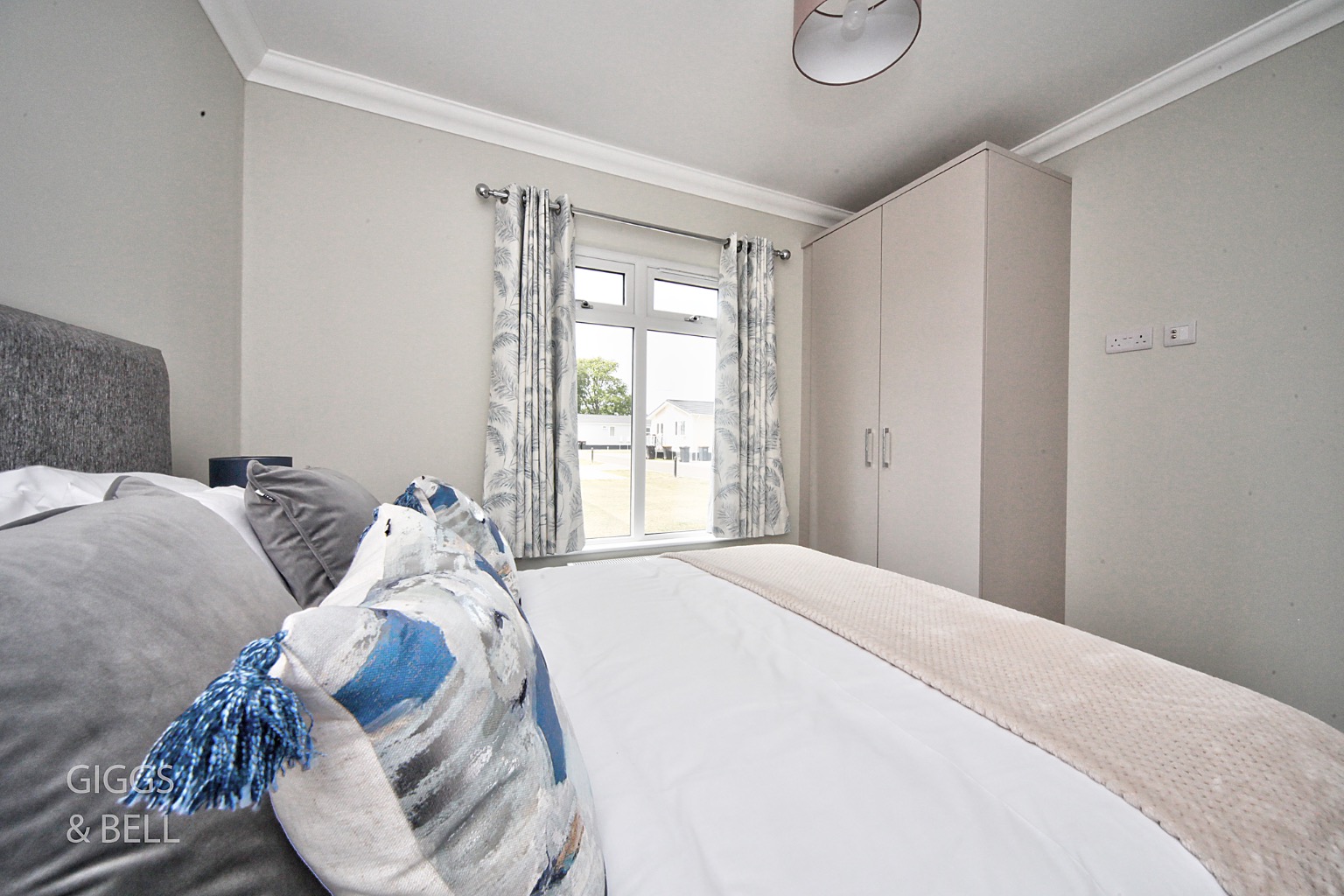 2 bed park home for sale in Little Meadow, Luton  - Property Image 17