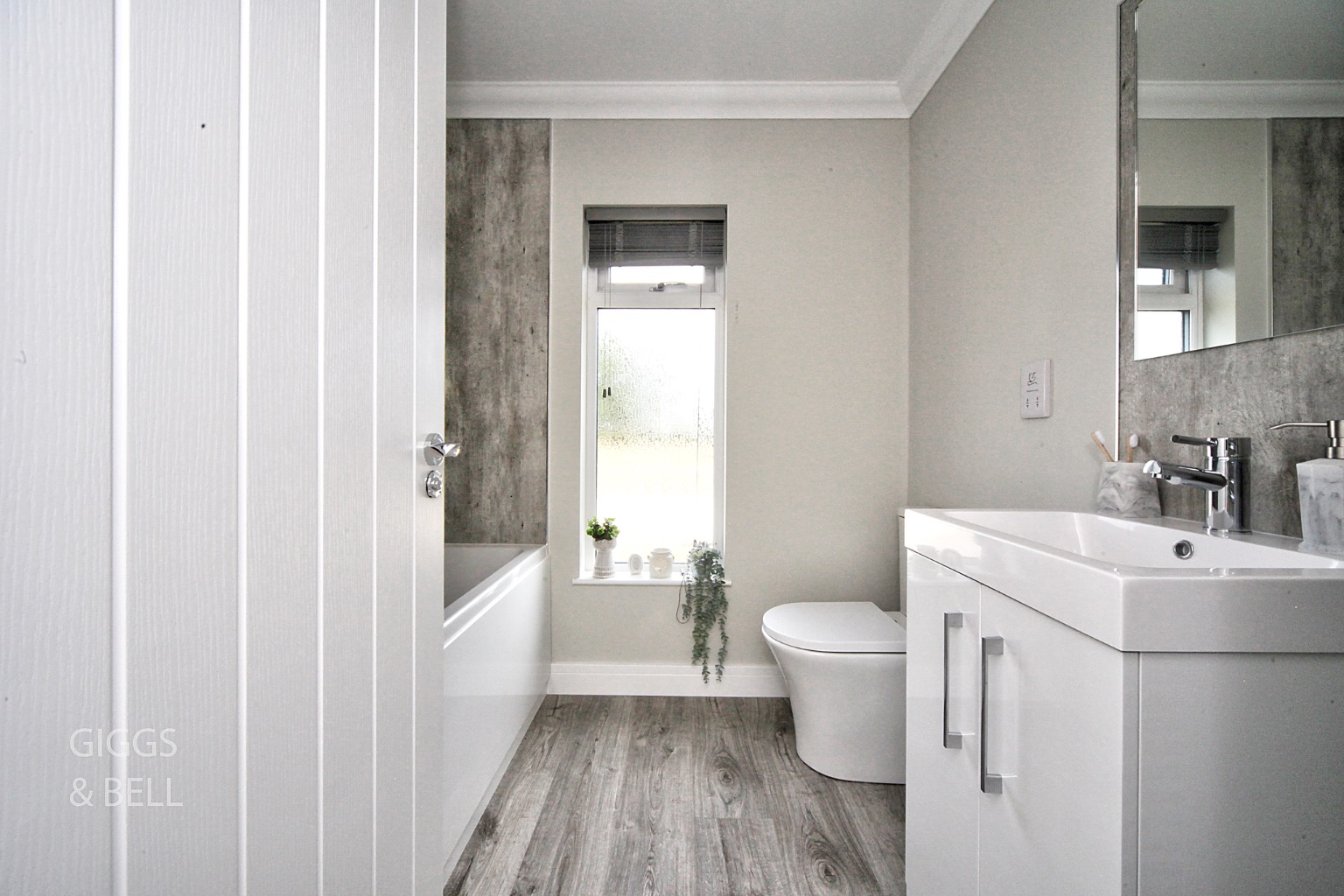 2 bed park home for sale in Little Meadow, Luton  - Property Image 15