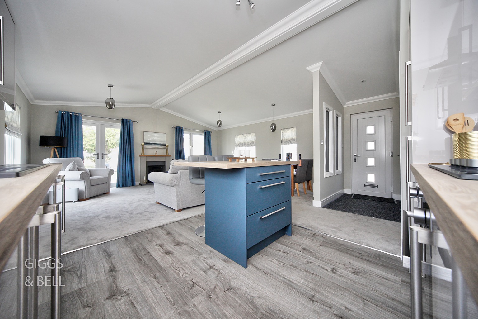 2 bed park home for sale in Little Meadow, Luton 3