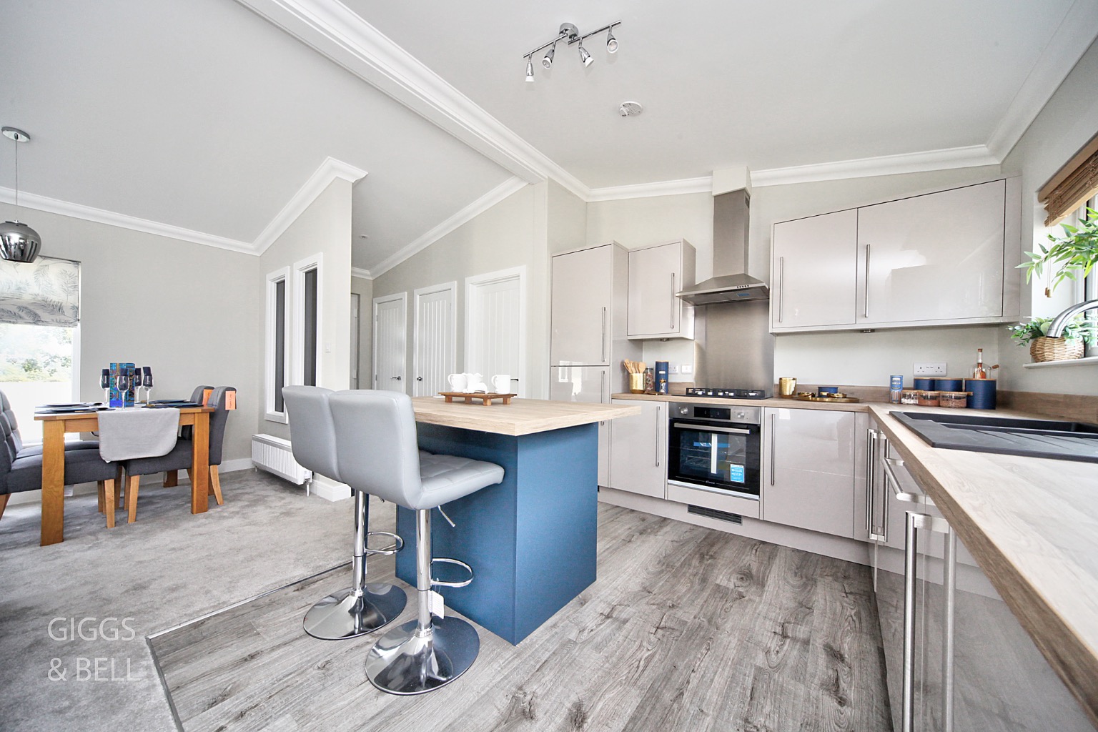 2 bed park home for sale in Little Meadow, Luton 5