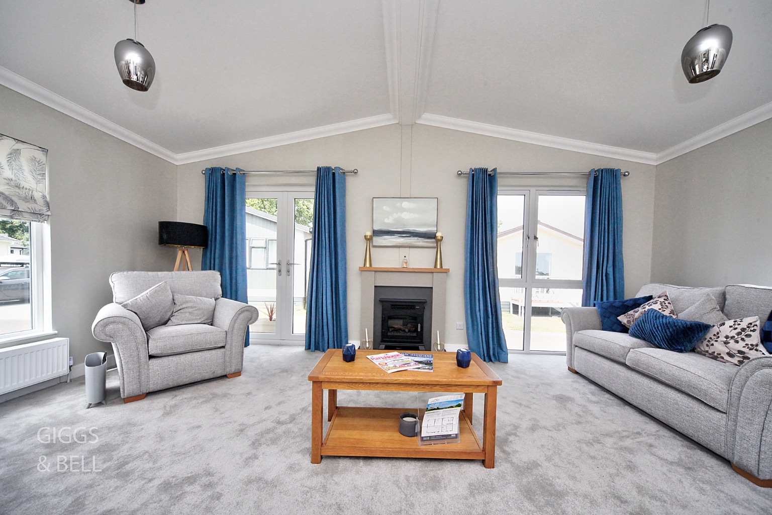 2 bed park home for sale in Little Meadow, Luton  - Property Image 3