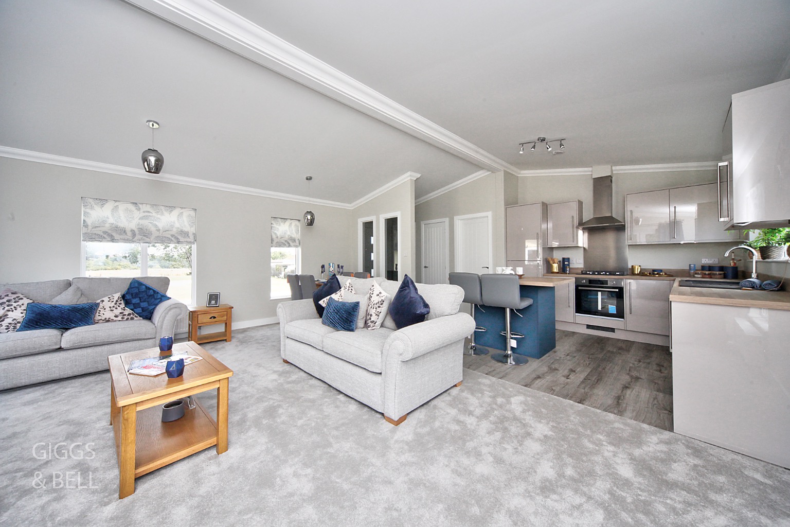 2 bed park home for sale in Little Meadow, Luton  - Property Image 10