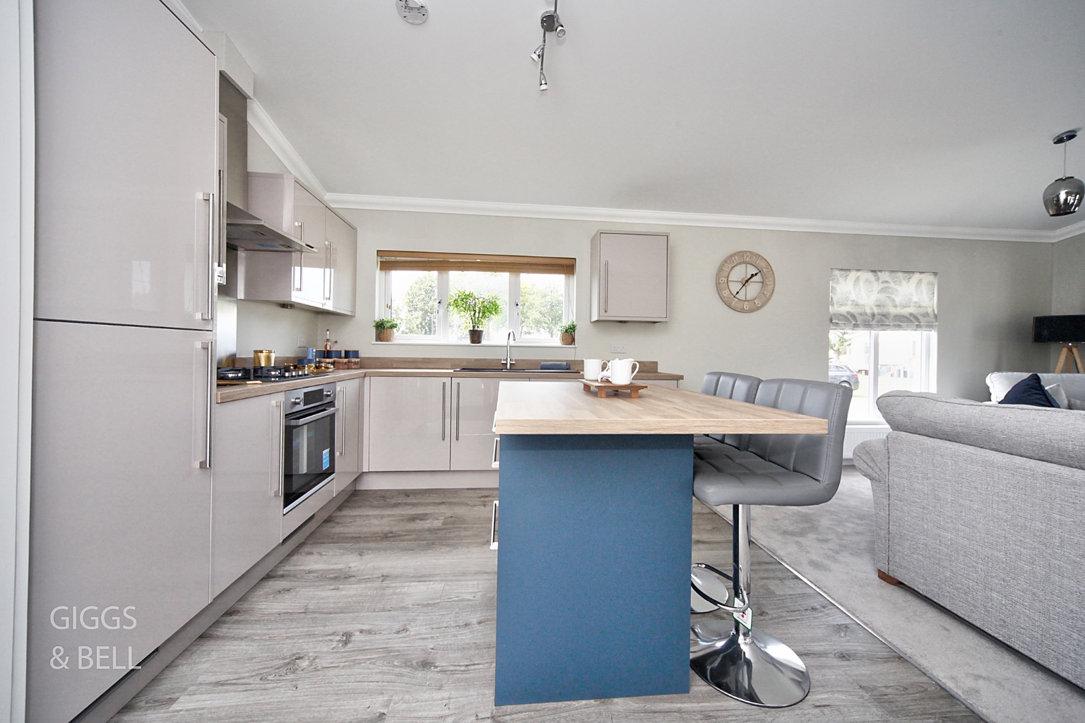 2 bed park home for sale in Little Meadow, Luton 11