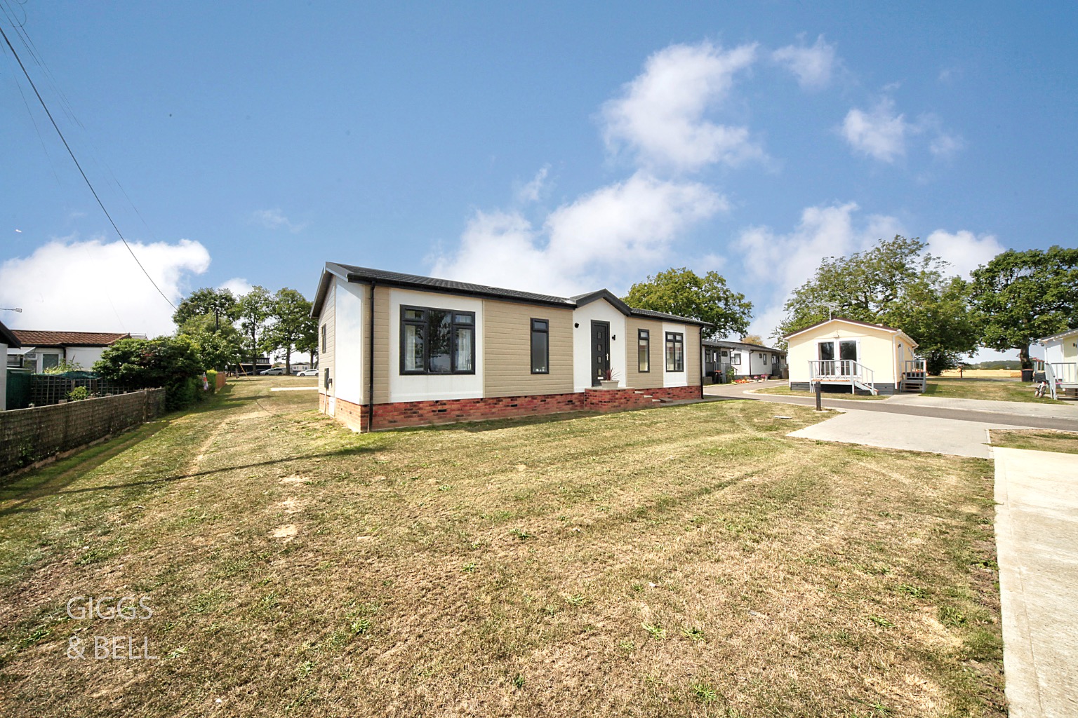 2 bed park home for sale in Little Meadow, Luton 18