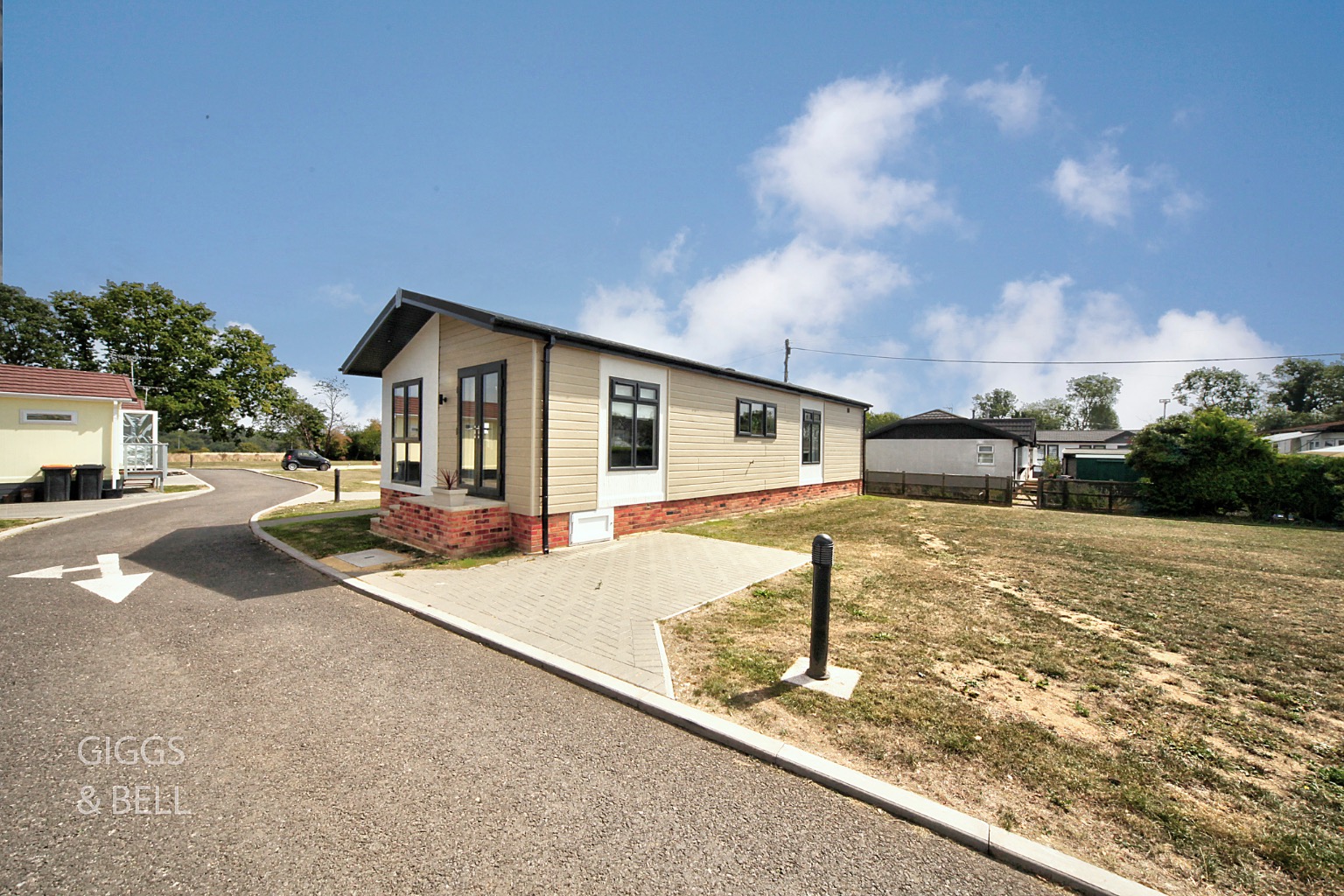 2 bed park home for sale in Little Meadow, Luton  - Property Image 20