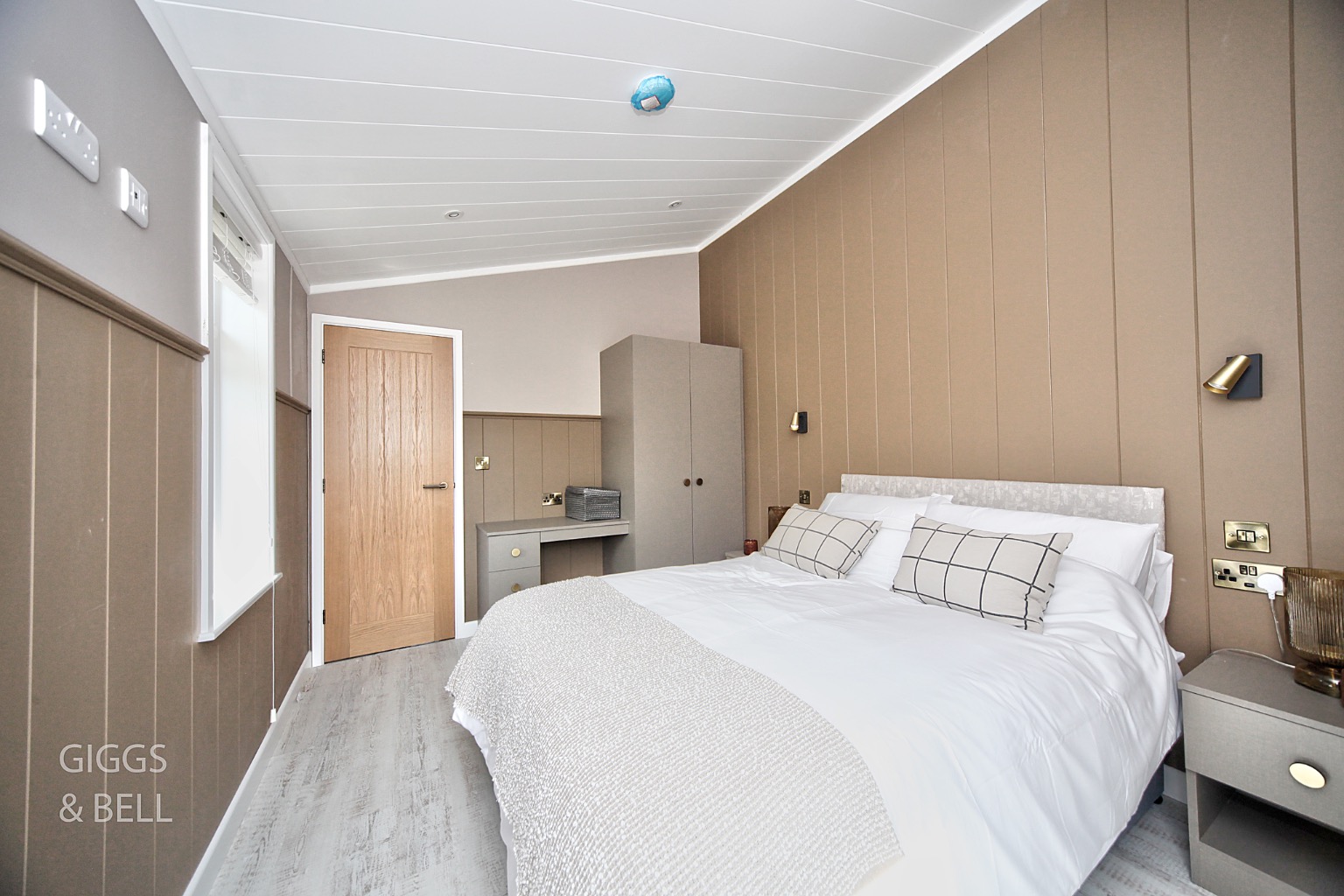 2 bed park home for sale in Little Meadow, Luton  - Property Image 13