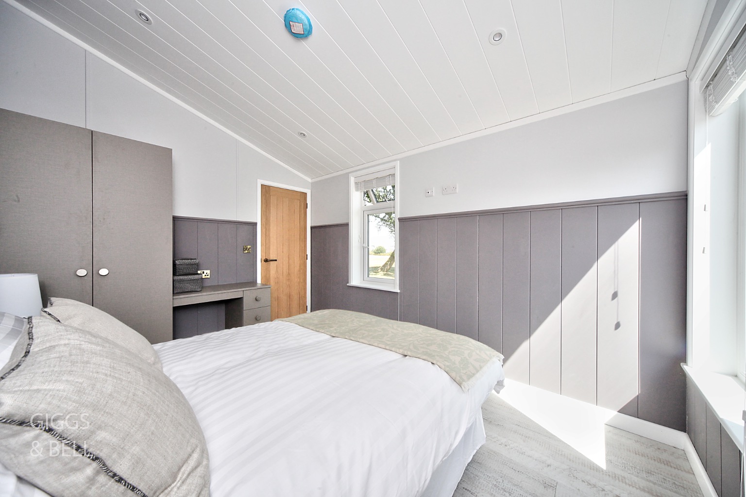 2 bed park home for sale in Little Meadow, Luton 18