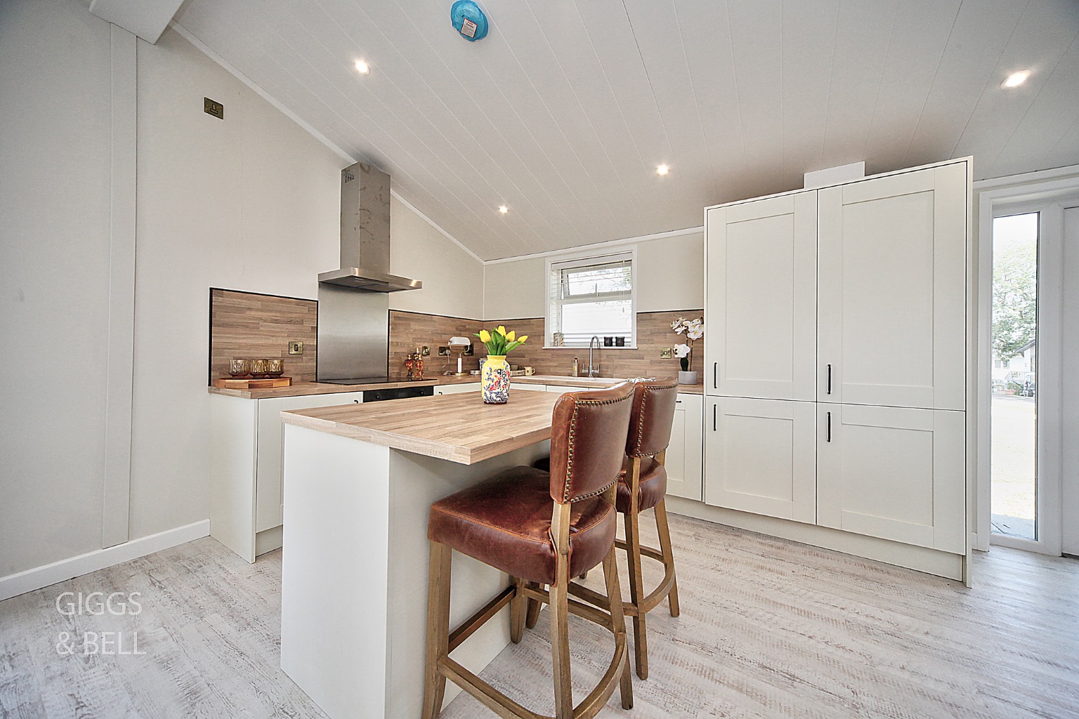 2 bed park home for sale in Little Meadow, Luton  - Property Image 9