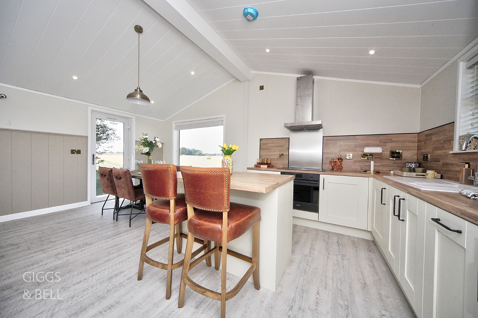 2 bed park home for sale in Little Meadow, Luton 6