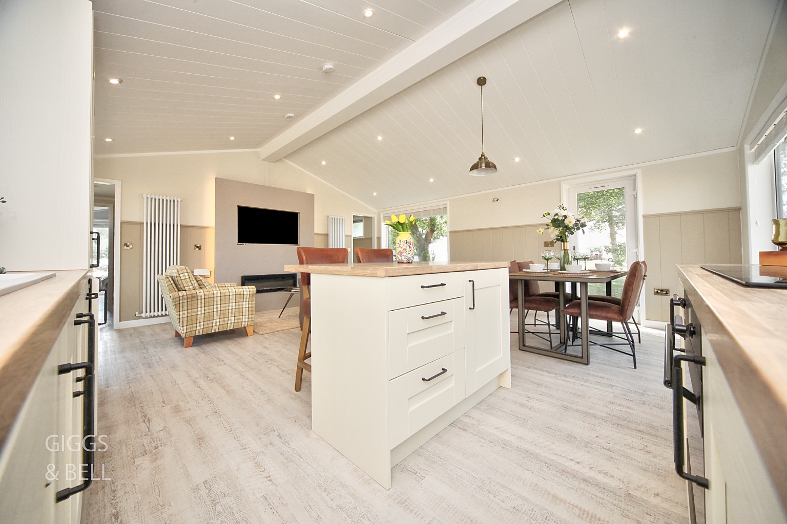 2 bed park home for sale in Little Meadow, Luton 5