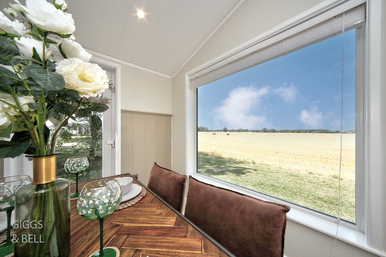 2 bed park home for sale in Little Meadow, Luton  - Property Image 20