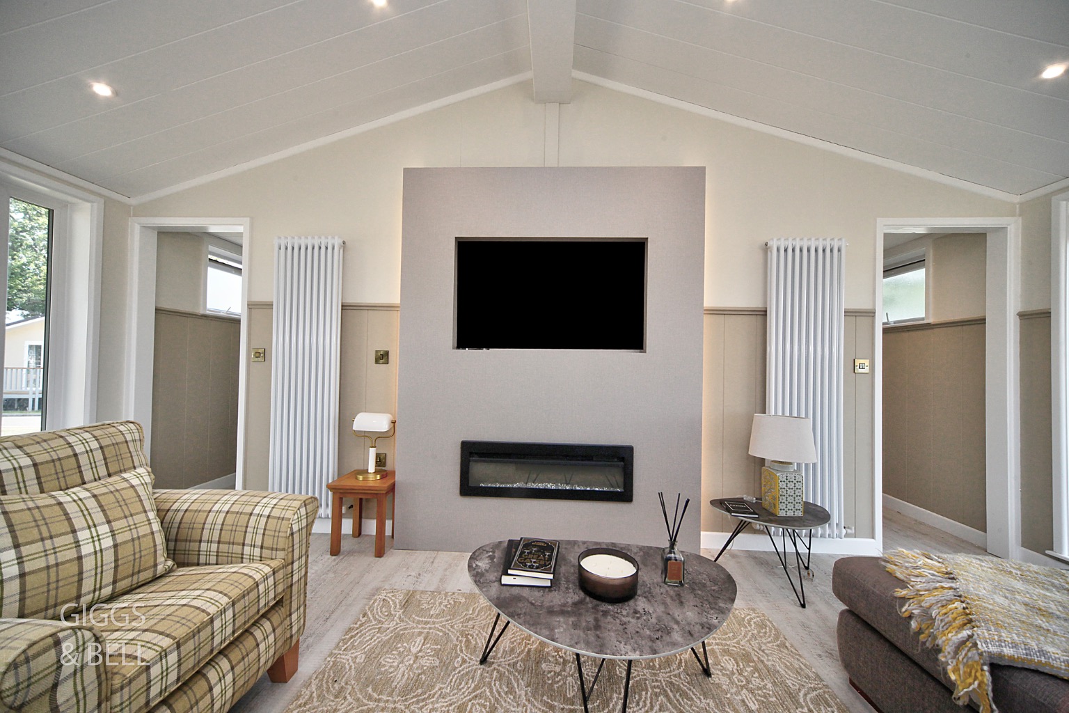 2 bed park home for sale in Little Meadow, Luton  - Property Image 3