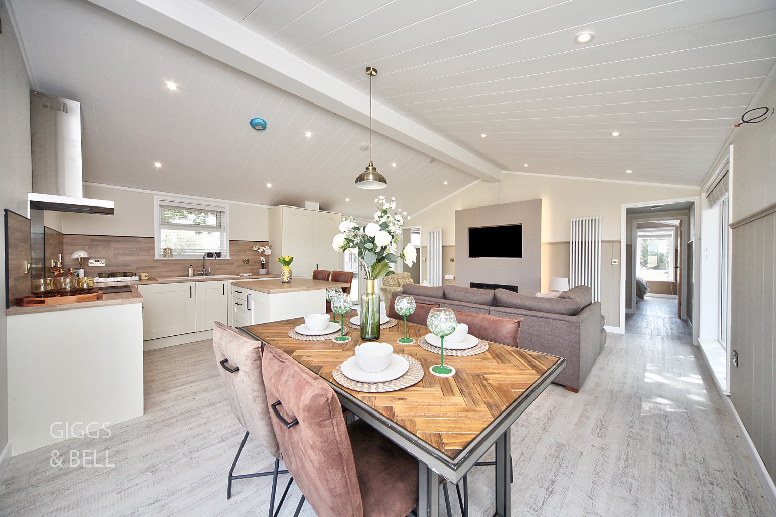 2 bed park home for sale in Little Meadow, Luton 7